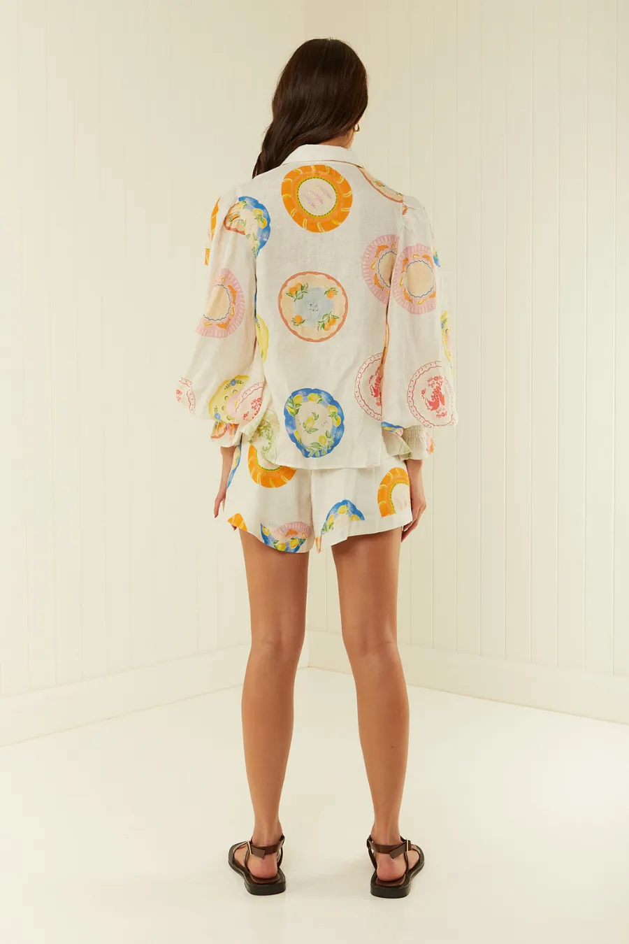 Gili Shirt Plates